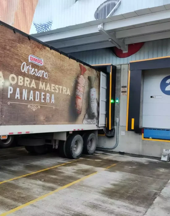 Sellos de andén para protección térmica en operaciones de cadena de frío