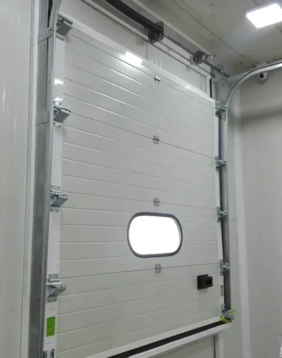 Puerta seccional industrial para bodega o cámara frigorífica